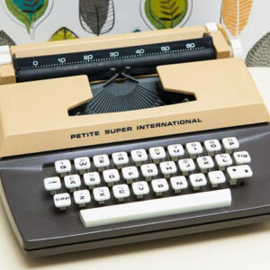 Assorted electric model railway carriages and station furniture