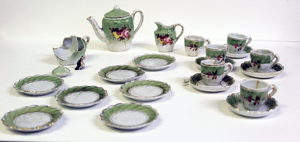 Child’s toy tea set