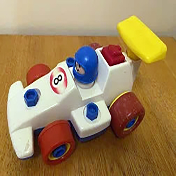 Toy racing car
