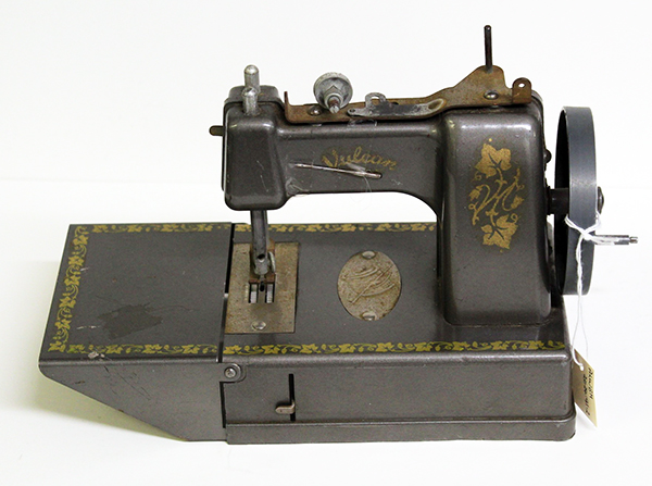 Metal toy sewing machine