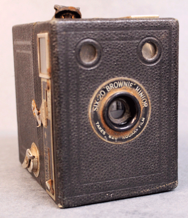Kodak ‘Brownie’ Junior Six-20 box camera