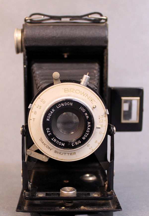 Kodak ‘Brownie’ Six-20 folding camera